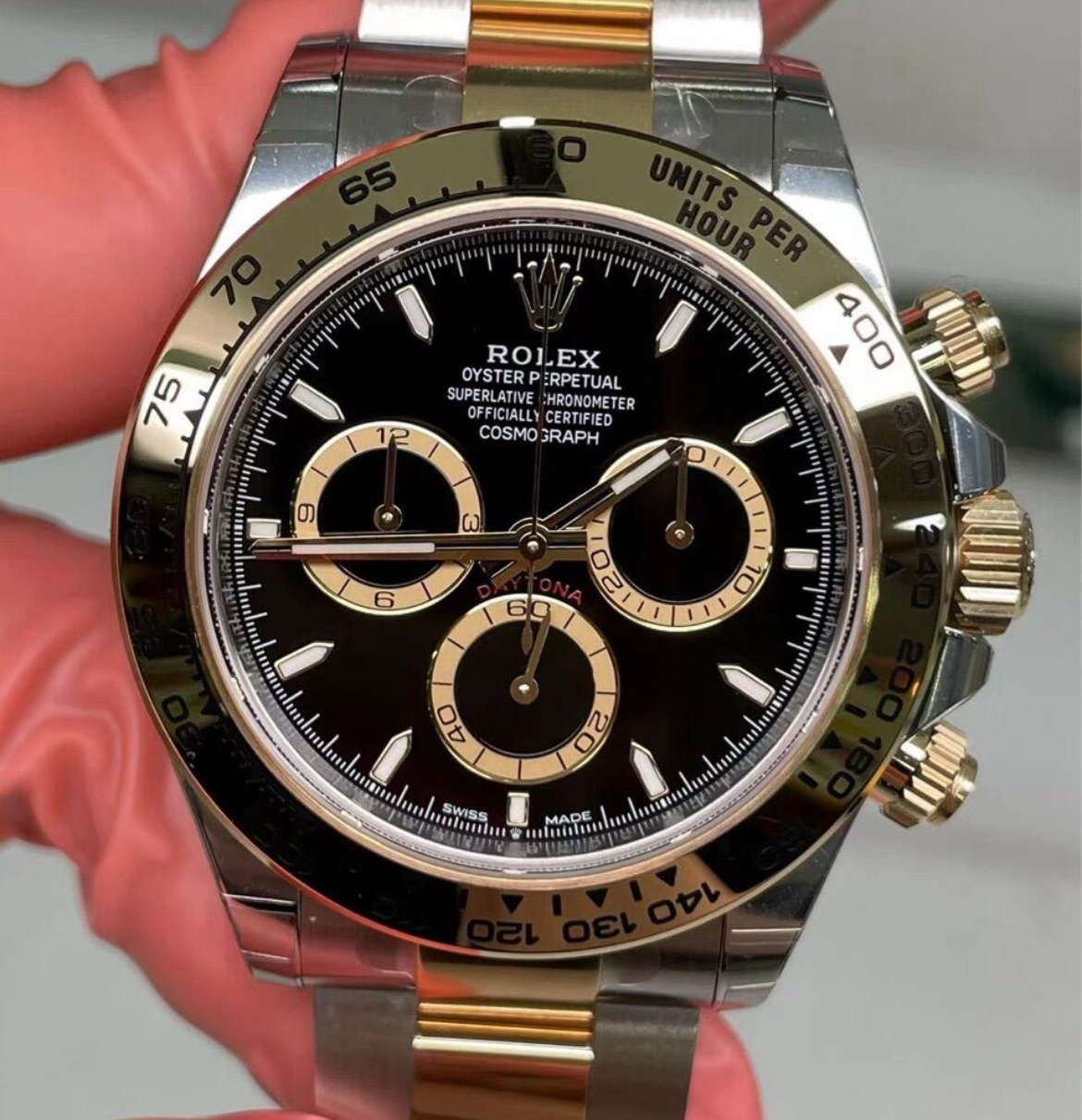 Hong Kong luxury replica Rolex Daytona detail view